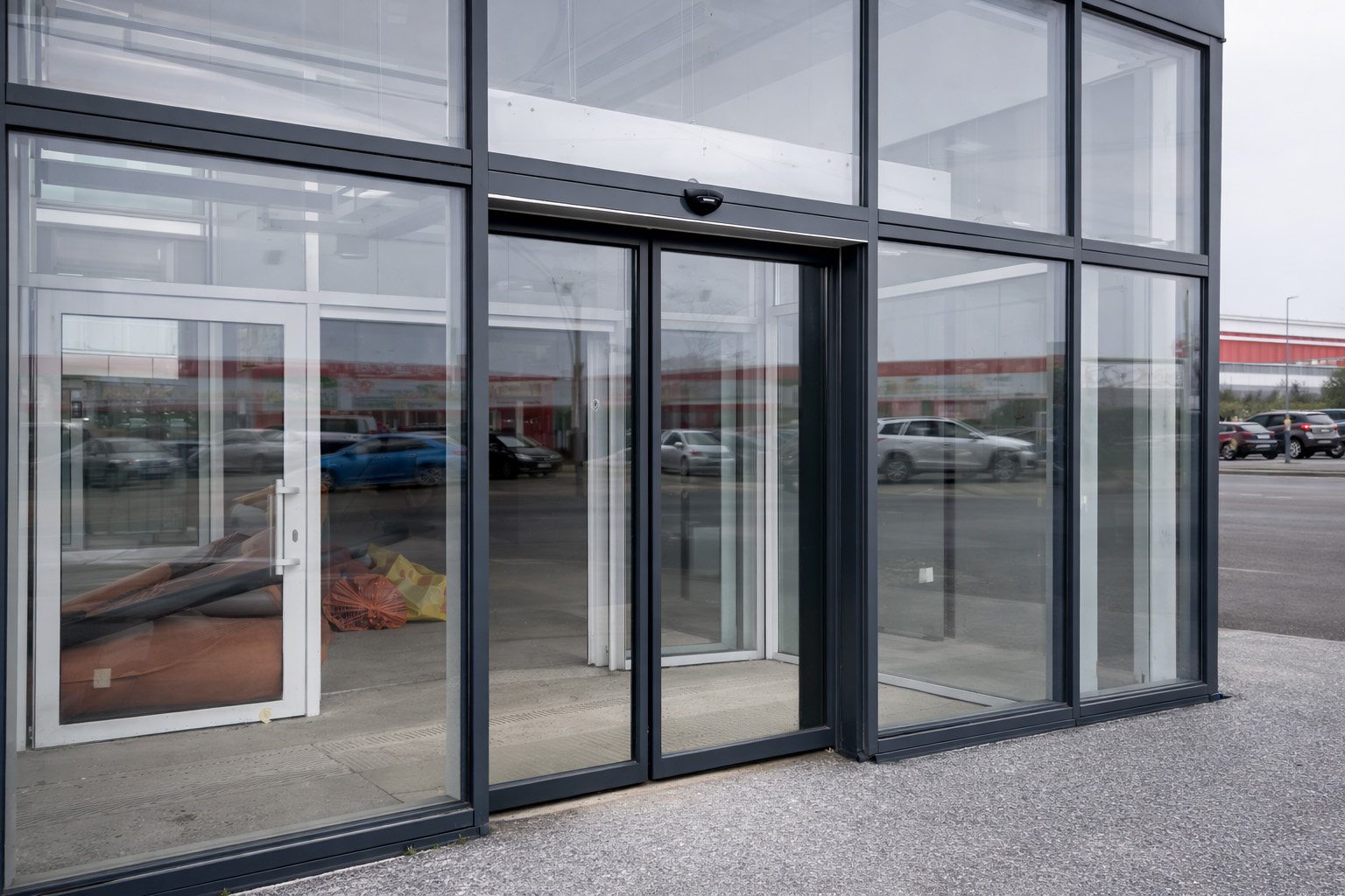 Автоматические двери для торгового центра