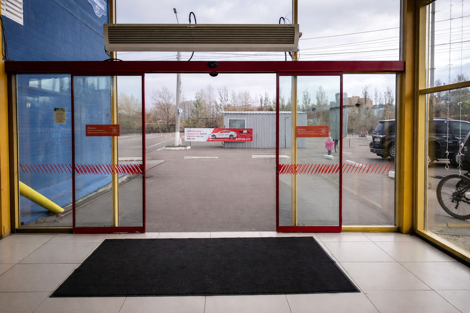 Автоматические раздвижные двери для торгового центра