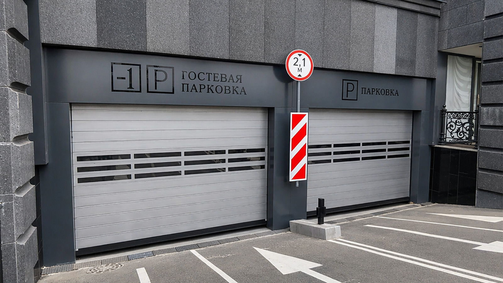 Скоростные ворота для подземной парковки в ЖК
