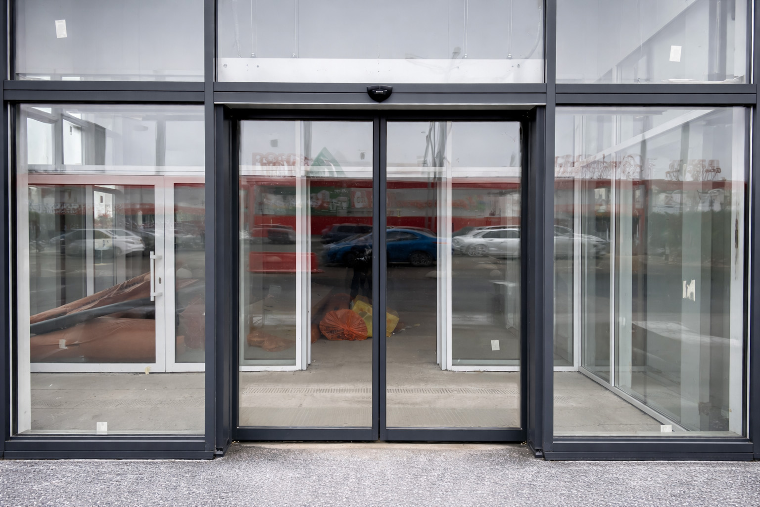 Автоматические двери для торгового центра