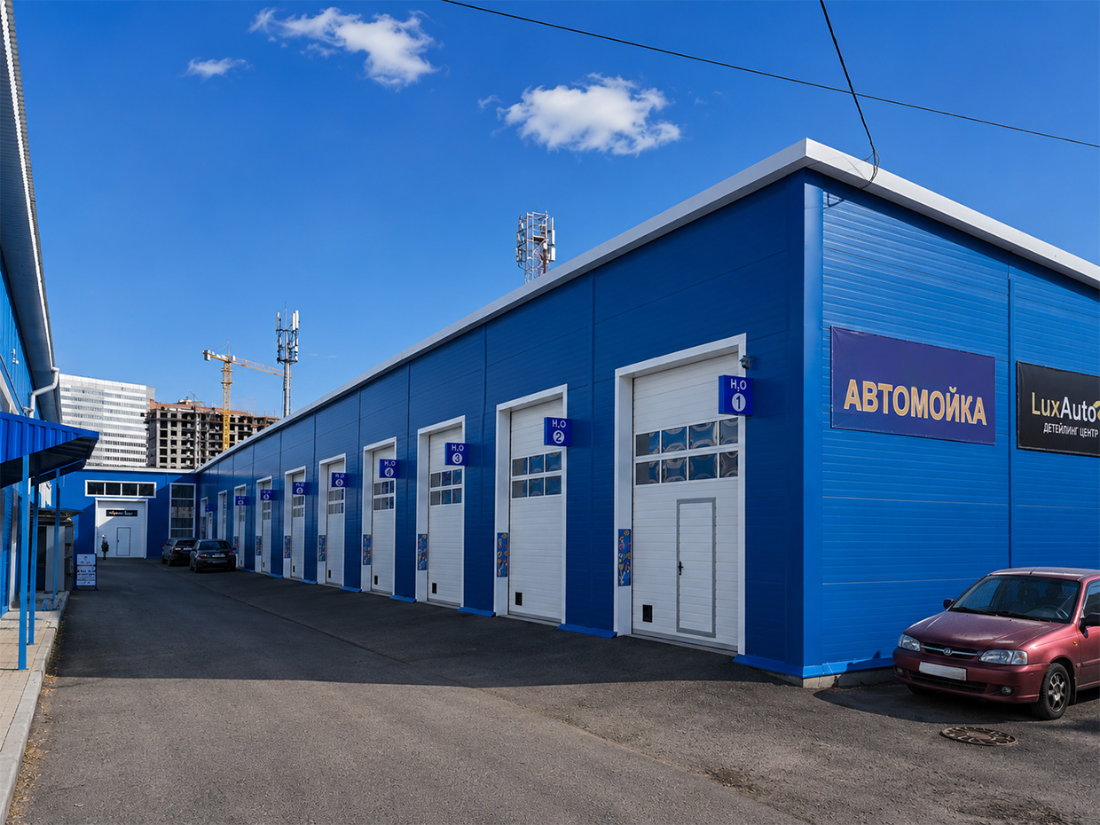 Промышленные секционные ворота для автомойки