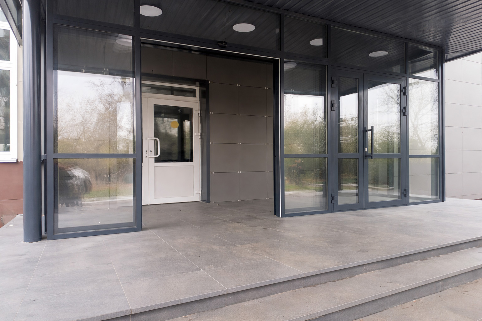 Автоматические двери для образовательного учреждения