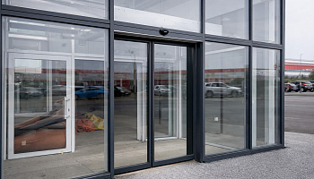Автоматические двери для торгового центра