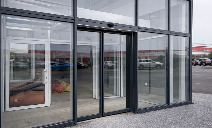 Автоматические двери для торгового центра