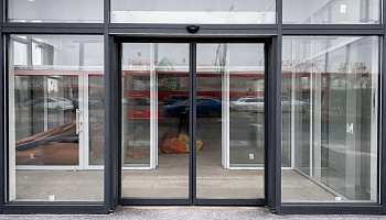 Автоматические двери для торгового центра