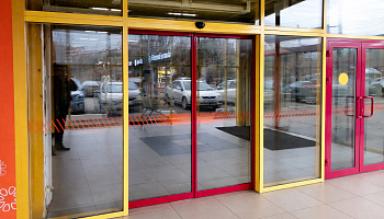 Автоматические раздвижные двери для торгового центра