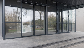 Автоматические двери для образовательного учреждения