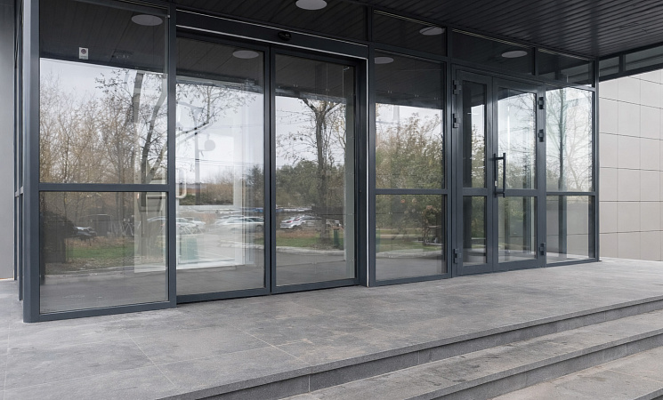 Автоматические двери для образовательного учреждения