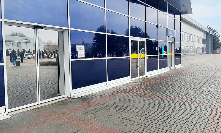 Автоматические раздвижные двери для аэропорта