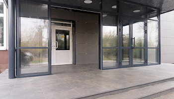 Автоматические двери для образовательного учреждения