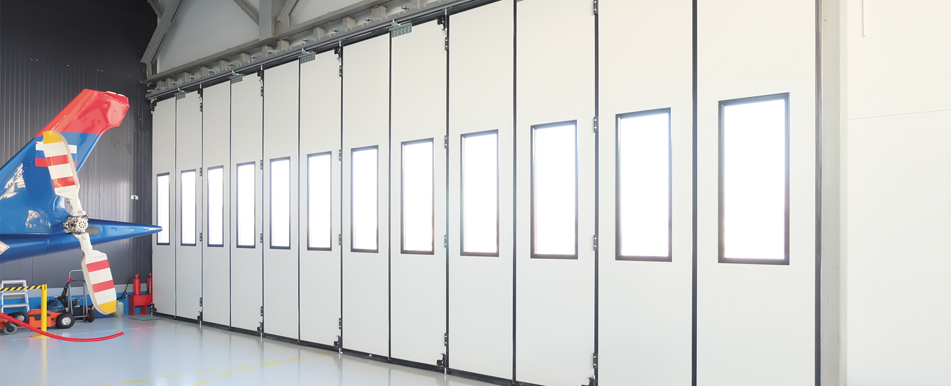 Ворота для вертолетных ангаров